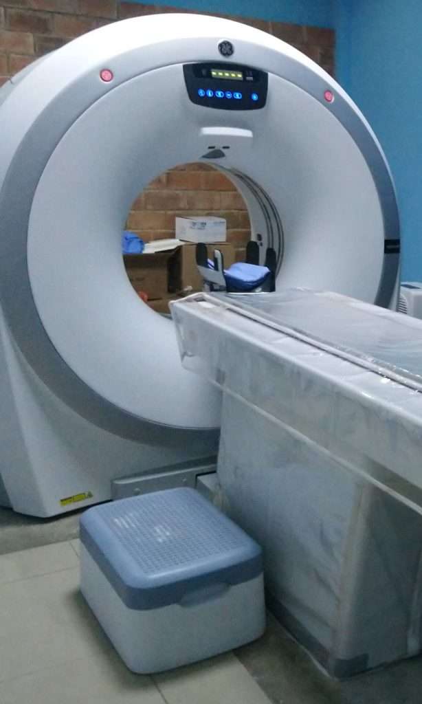 foto de maquina ct tomografia - fisikamedika